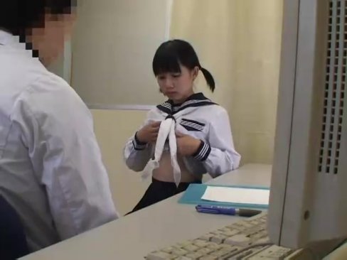 เด็กนักเรียนสาว โดนหมอตรวจภายใน แอบแยงควยเข้าเย็ดหี