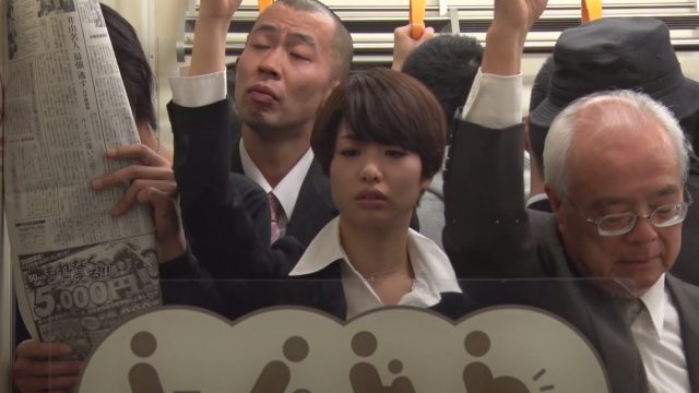 แอบเย็ดทอม หนังโป๊ญี่ปุ่น แยงควยเข้ารูหีทอมสาวในรถไฟฟ้า เพราะว่าเงี่ยนจนหน้ามืด