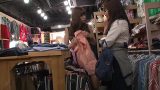 มีผู้หญิงให้เย็ดหีของเธอฟรี อยู่ในร้านขายเสื้อผ้า หนังavญี่ปุ่น